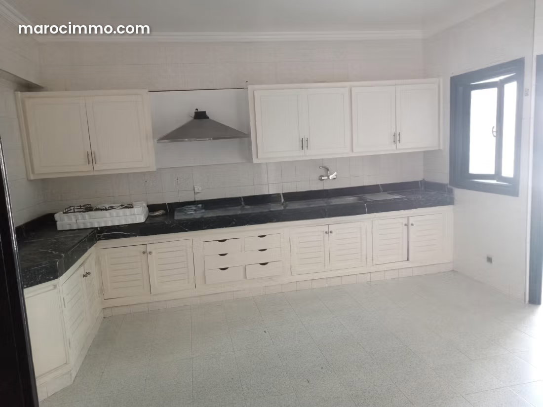 Grand appartement lumineux à Riyad Rabat avec terrasse — Rabat