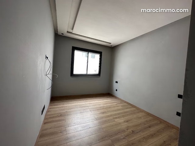 Bel appartement en location à Oasis. Superficie 150 m². Porte blindée et système de double vitrage — 3