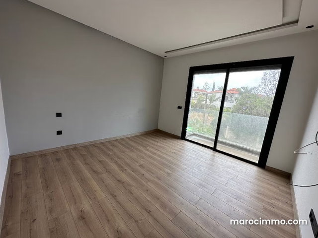 Bel appartement en location à Oasis. Superficie 150 m². Porte blindée et système de double vitrage — 2