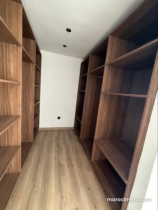 Bel appartement en location à Oasis. Superficie 150 m². Porte blindée et système de double vitrage — 5