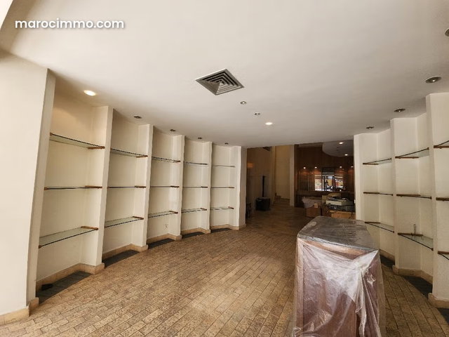 Local commercial aménagé 175 m² — 2
