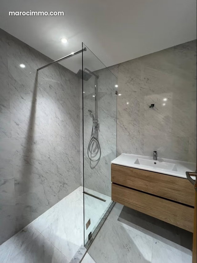 À louer, appartement, salon, deux chambres, proche de l’hôpital Sheikh Khalifa — 4