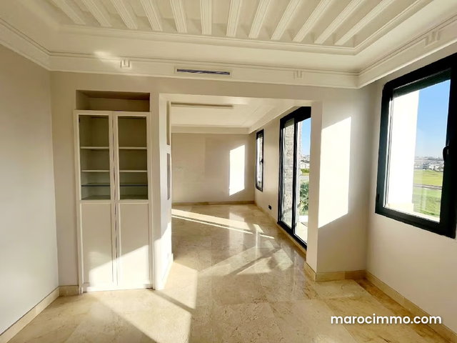 Superbe appartement dernier etage vue golf. Prix révisé — 2