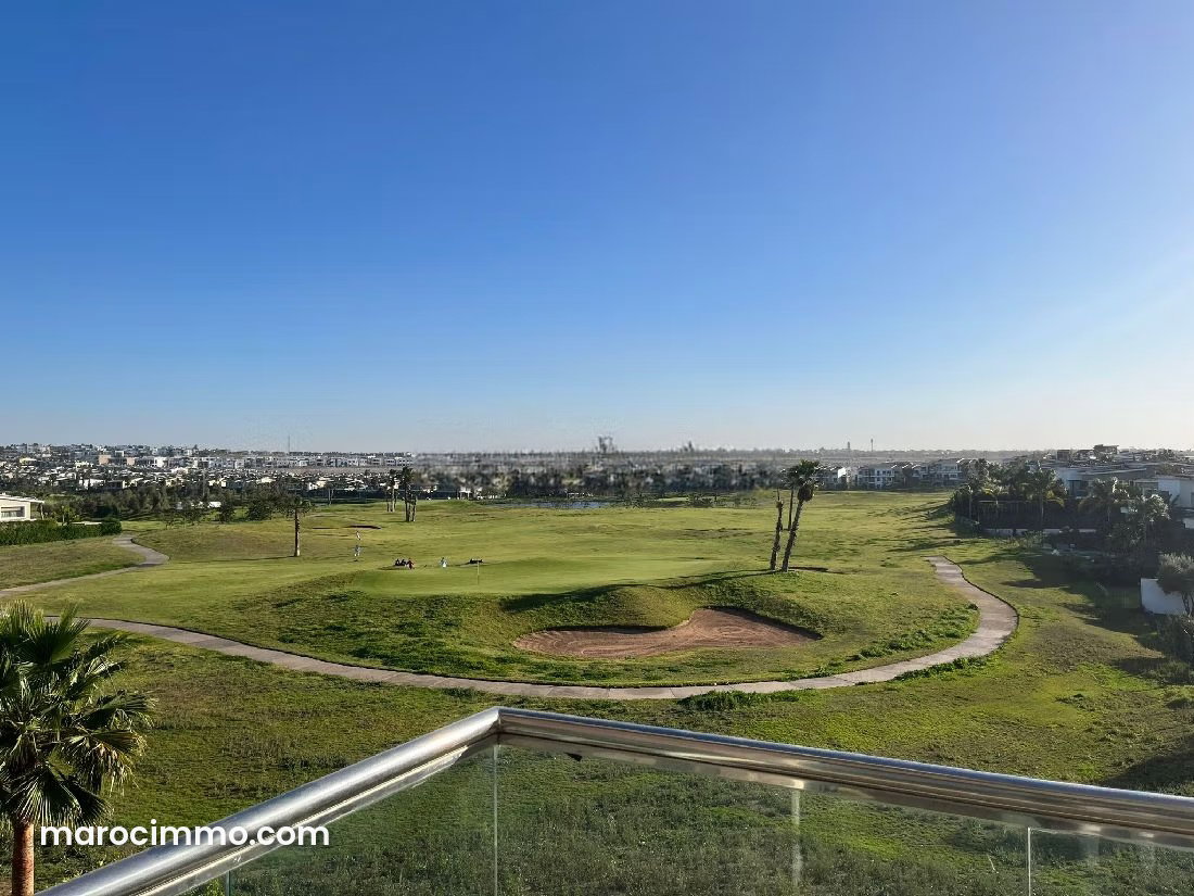 High-End Apartment with Golf Views in Central Bouskoura — Bouskoura