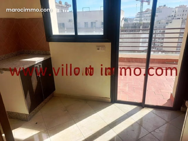 Luxurious Apartment in Central Location, Terrrace — 4