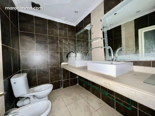 Appartement à Vendre de 234.0 m² à Casablanca, Beausejour — 4