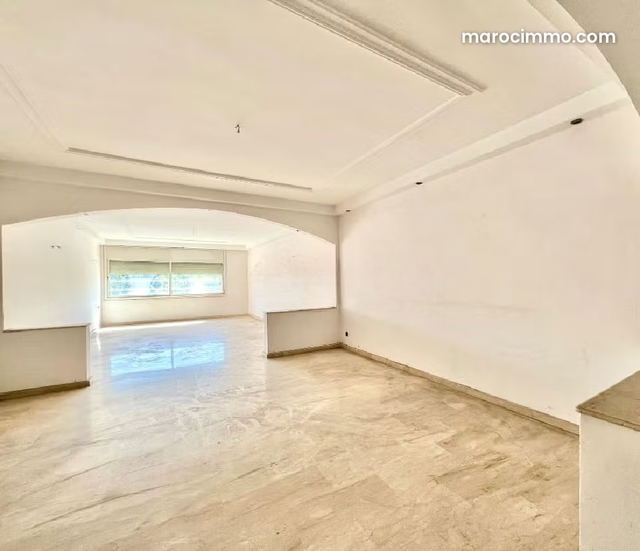 Appartement à Vendre de 234.0 m² à Casablanca, Beausejour — Casablanca