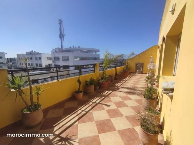 Très bel appartement ensoleille avec terrasse — Kénitra