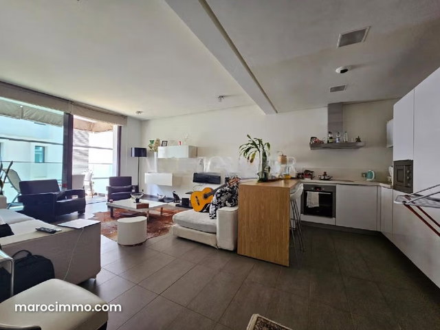 Location magnifique appartement meublé moderne avec balcon et vue mer à Anfa Place — 2
