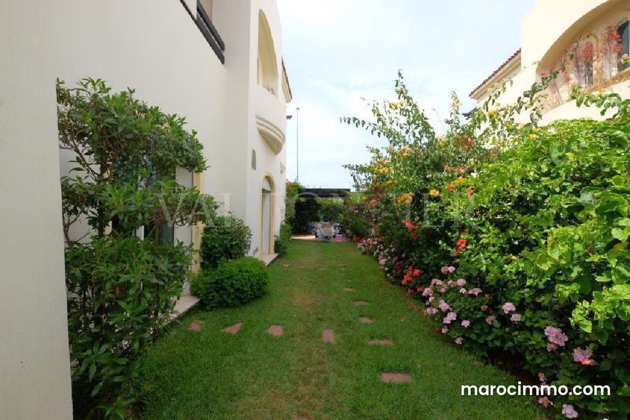 395 m² Villa with Private Garden, Aïn Diab, Casablanca — Casablanca