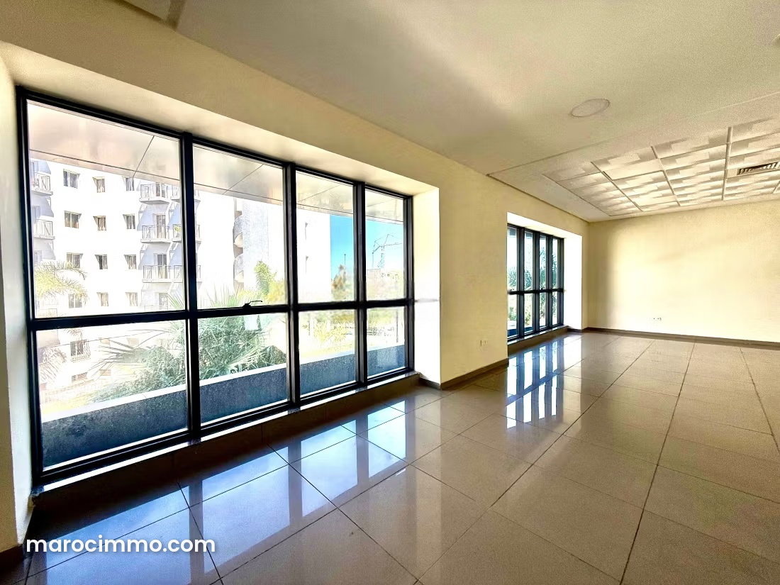 Bureau 300 m² avec terrasse et jardin, Oasis, Casablanca — Casablanca