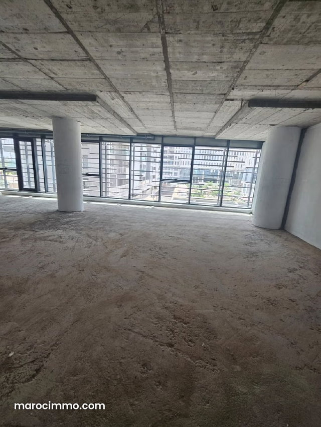 Bureau de 158 m2 disponible à la location à CFC — 2