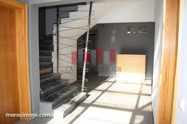 Immeuble de 3045m2 hay hassani usage de bureaux — 2