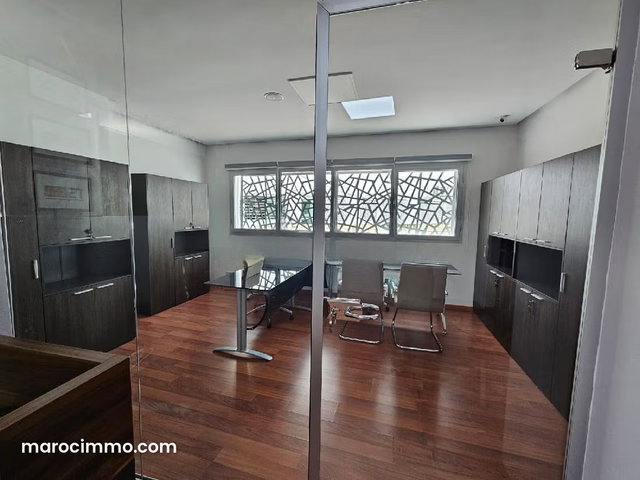 Bureau neuf bien aménagé à vendre — 3
