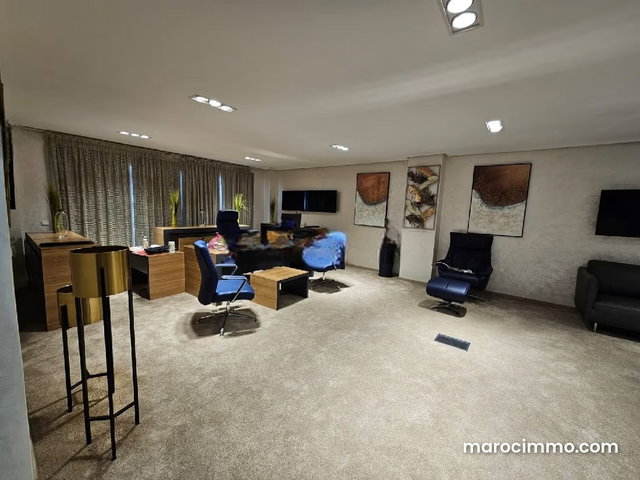 Bureau neuf bien aménagé à vendre — 4