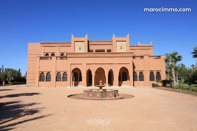 Villa Route de Tahanaout de 1340m² — 5