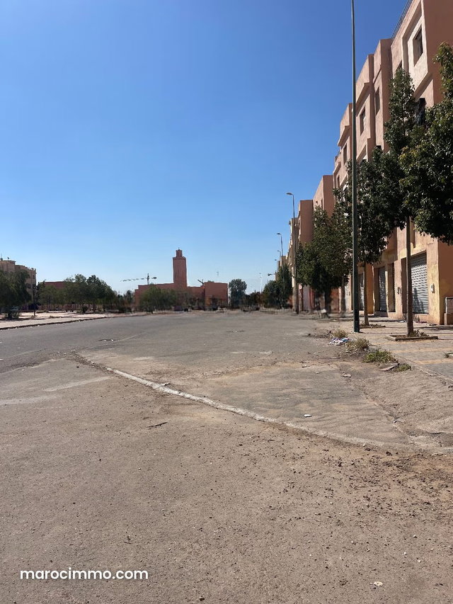 Commercial Property for Sale in Mhamid. 27 m² Surface. — 2