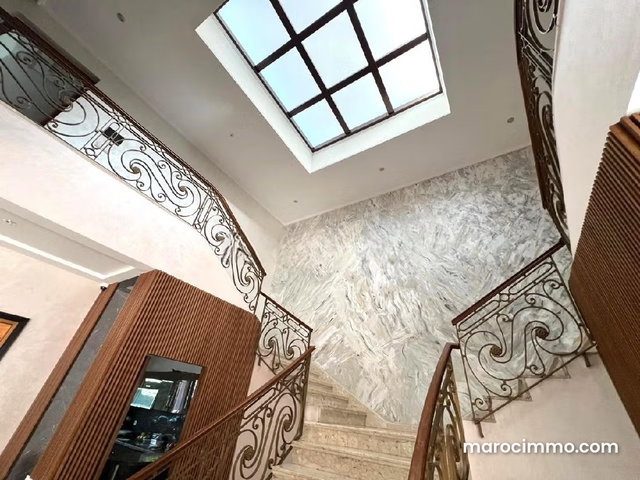 Villa de 460m2 au quartier Sidi Maarouf — 5