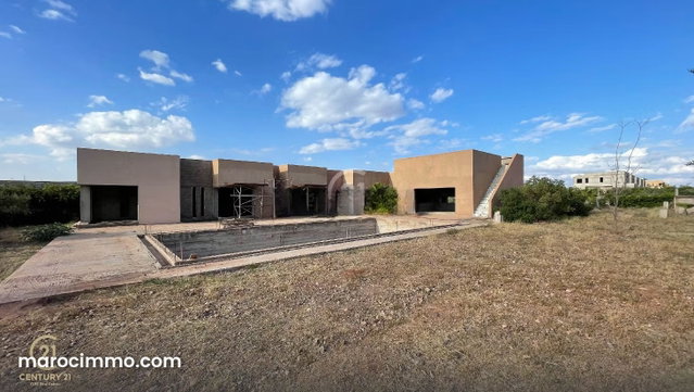 Terrain 1ha avec permis et 2 villas en gros oeuvre — 2