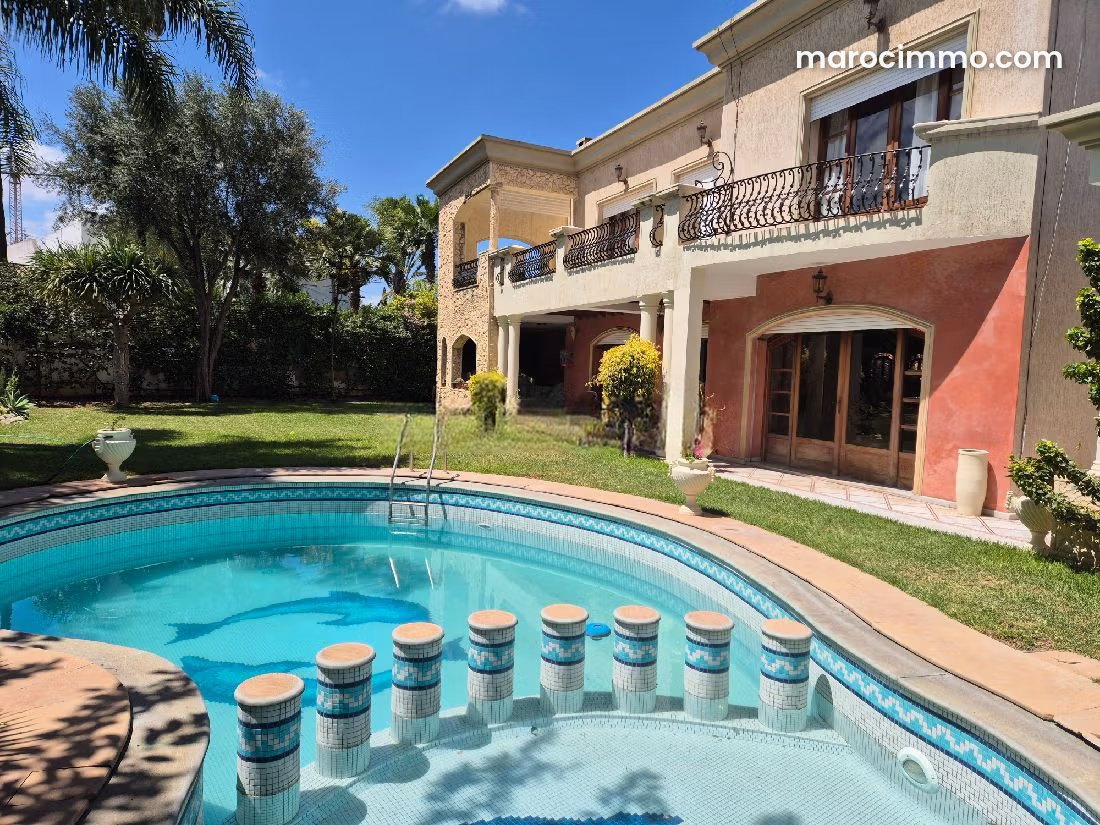 Exceptional 1,200 sqm villa with garden and pool, Californie, Casablanca — Casablanca