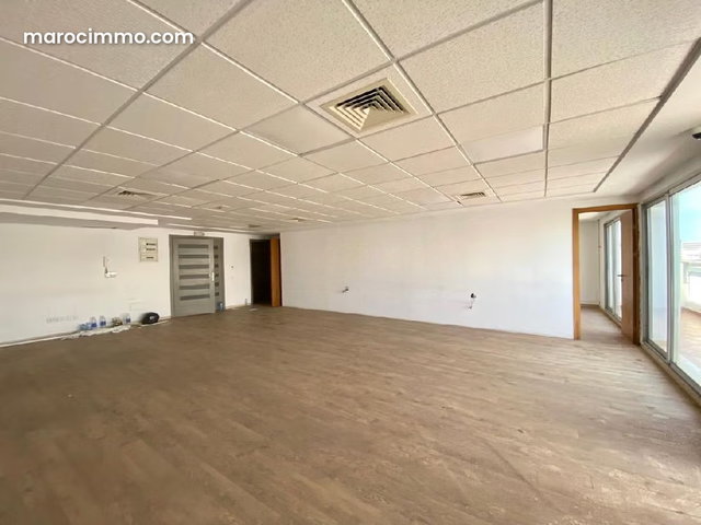 Office Space 122 m² in Palmier Area — 2