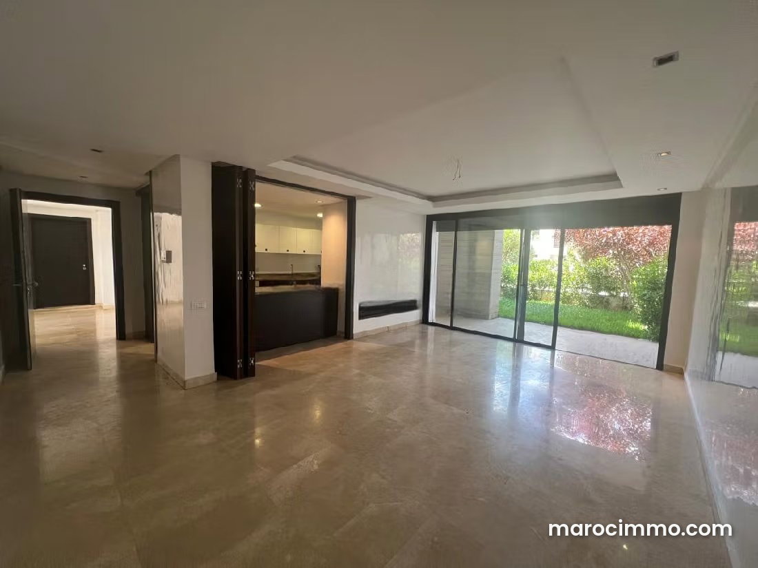 Garden-level apartment with terrace for rent in central Bouskoura — Bouskoura