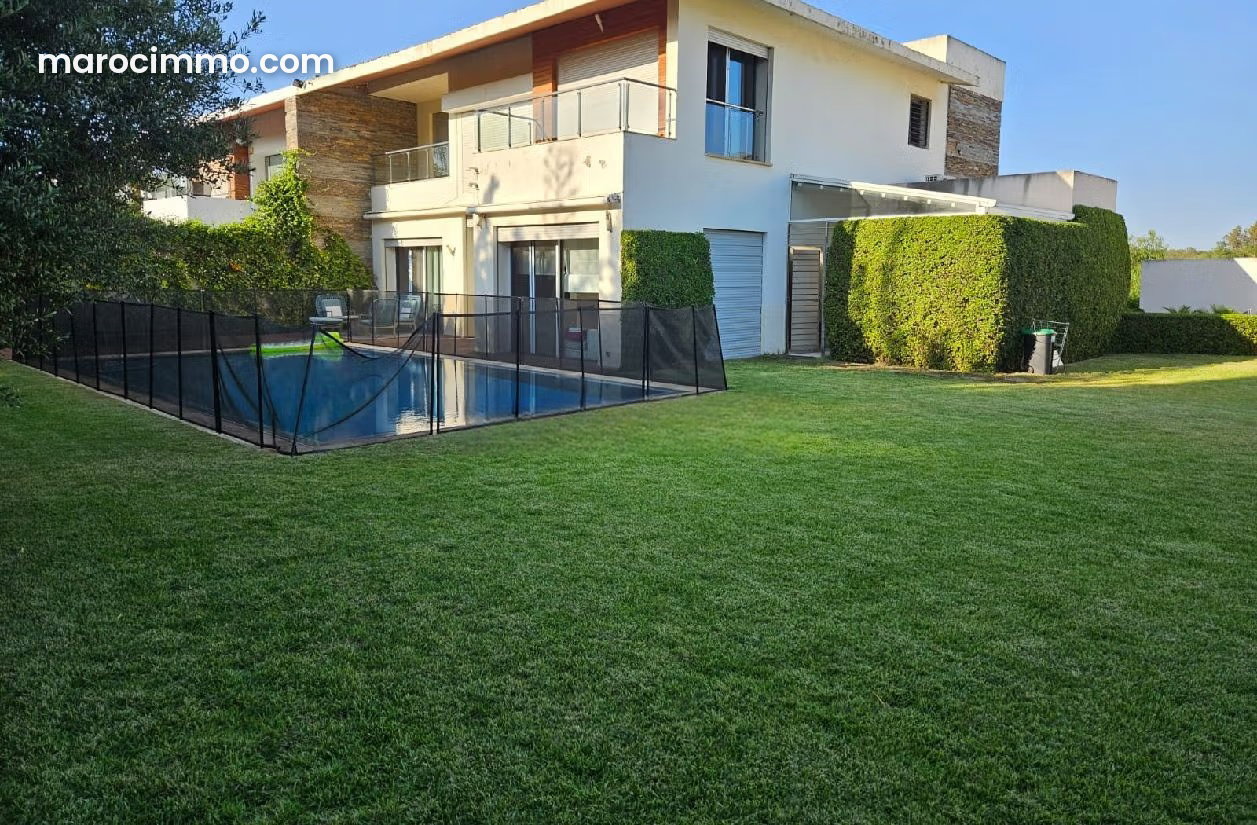 Villa 1100 m² avec jardin, Bouskoura centre à vendre — Bouskoura