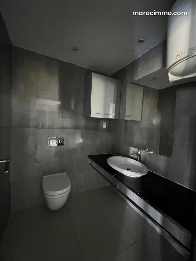Location de bureaux à Bourgogne Ouest. Surface de 96 m². Porte blindée et résidence sécurisée — 5