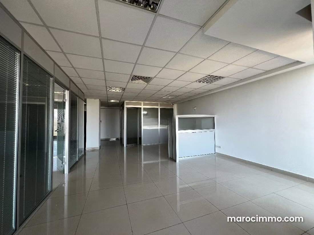 Bureau 96 m² à louer à Bourgogne Casablanca avec jardin — Casablanca