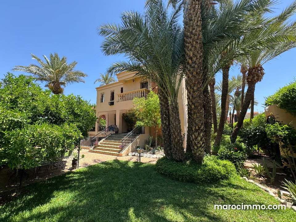 Somptueuse villa à vendre à Hay Targa. 7 grandes pièces. Bien meublé.