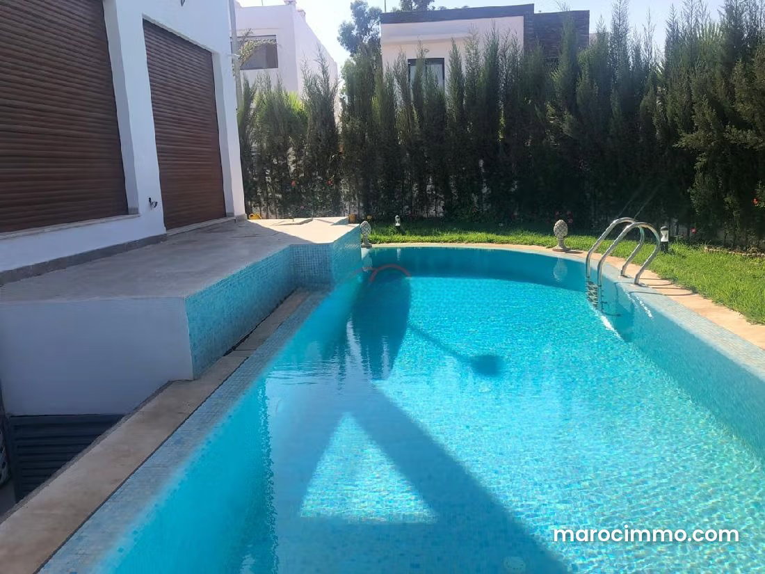 5-Bedroom Villa with Pool in Central Bouskoura — Bouskoura