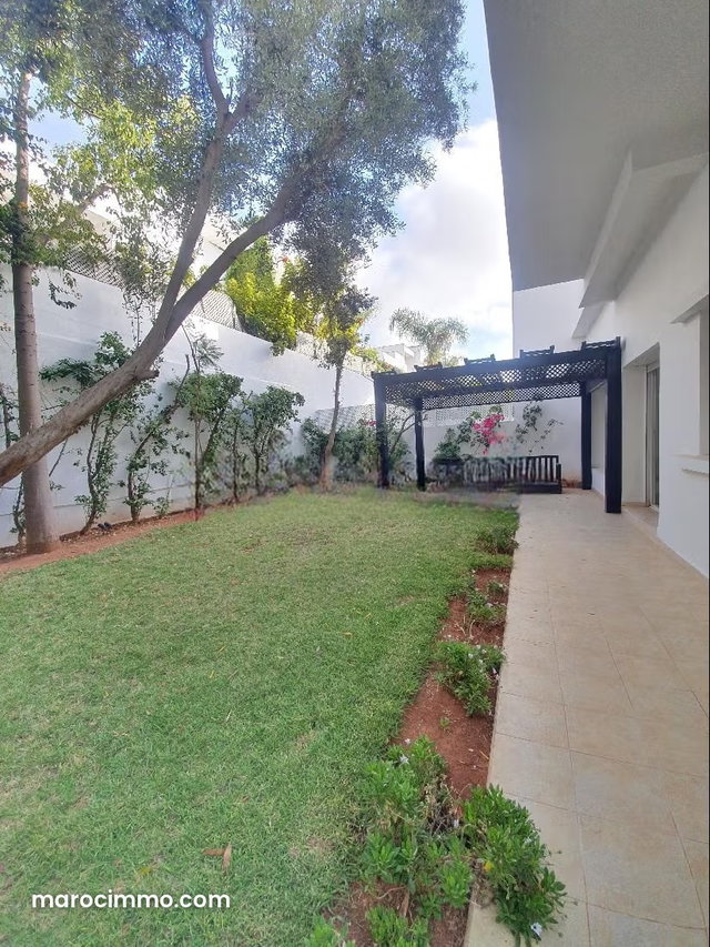 Villa à louer à Ain Diab — 3