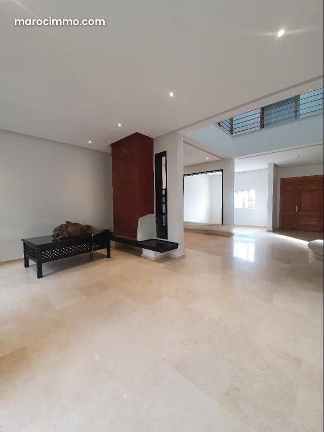 Villa à louer à Ain Diab — 5