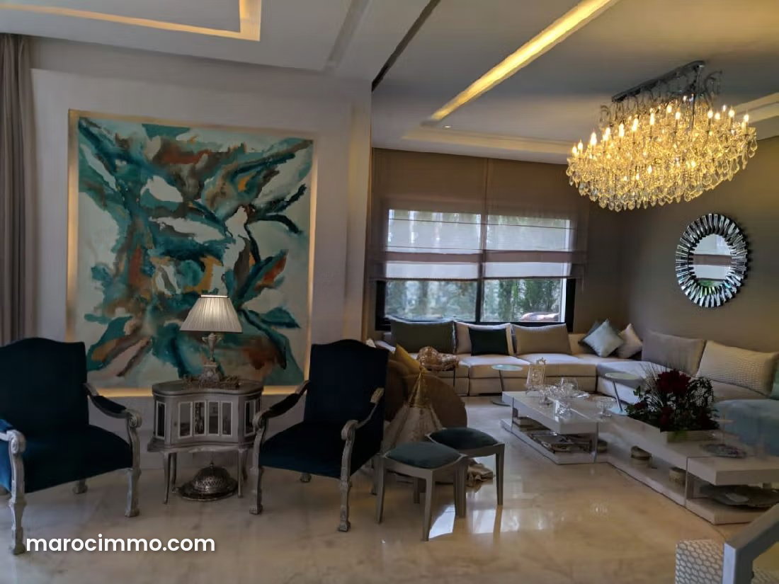 500 sqm villa with swimming pool, central Bouskoura — Bouskoura