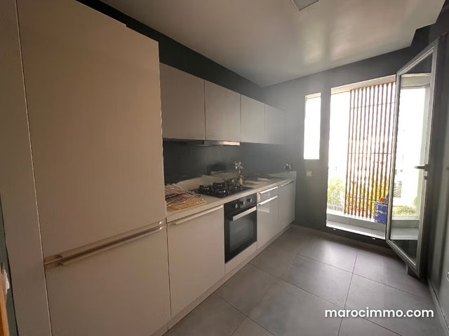 Rent this apartment in Les Princesses. 2 comfortable rooms. Keyed door, security — 4
