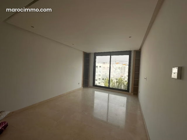 Rent this apartment in Les Princesses. 2 comfortable rooms. Keyed door, security — 5
