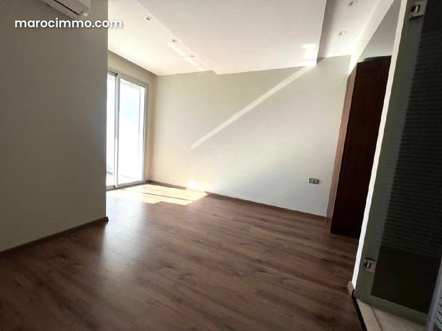 Location d'un appartement à Oasis. 2 belles chambres. Double vitrage et porte blindée — 2