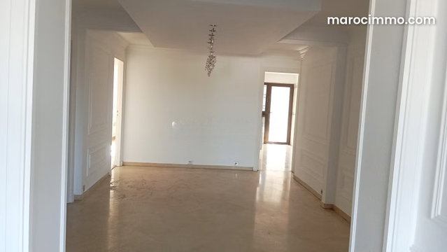 Top appartement avec terrasse a la location proche CIL — 4