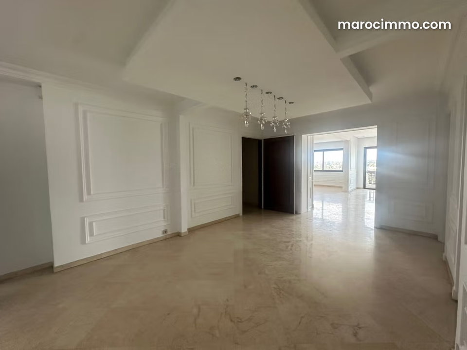 Top appartement avec terrasse a la location proche CIL