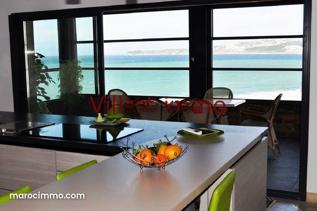 Appartement luxueux avec vue sur mer, plein centre — 2