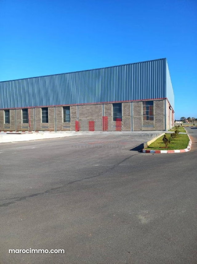 Unité industrielle de 2.600 m2 de surface couverte a la location au sein d un parc industriel a Had soualem idéal pour stockage ou production — 3