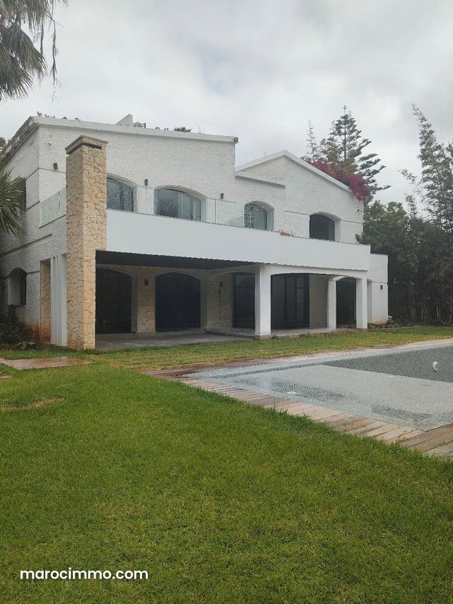 Villa de haut standing à louer à Anfa. 4 chambres agréables. Fenêtres en double vitrage et vue mer — 4