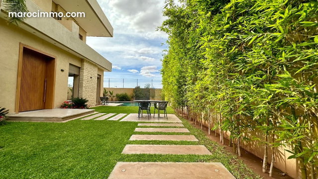 Modern Villa for Sale in Marrakech Mohamed 6 Boulevard — 3