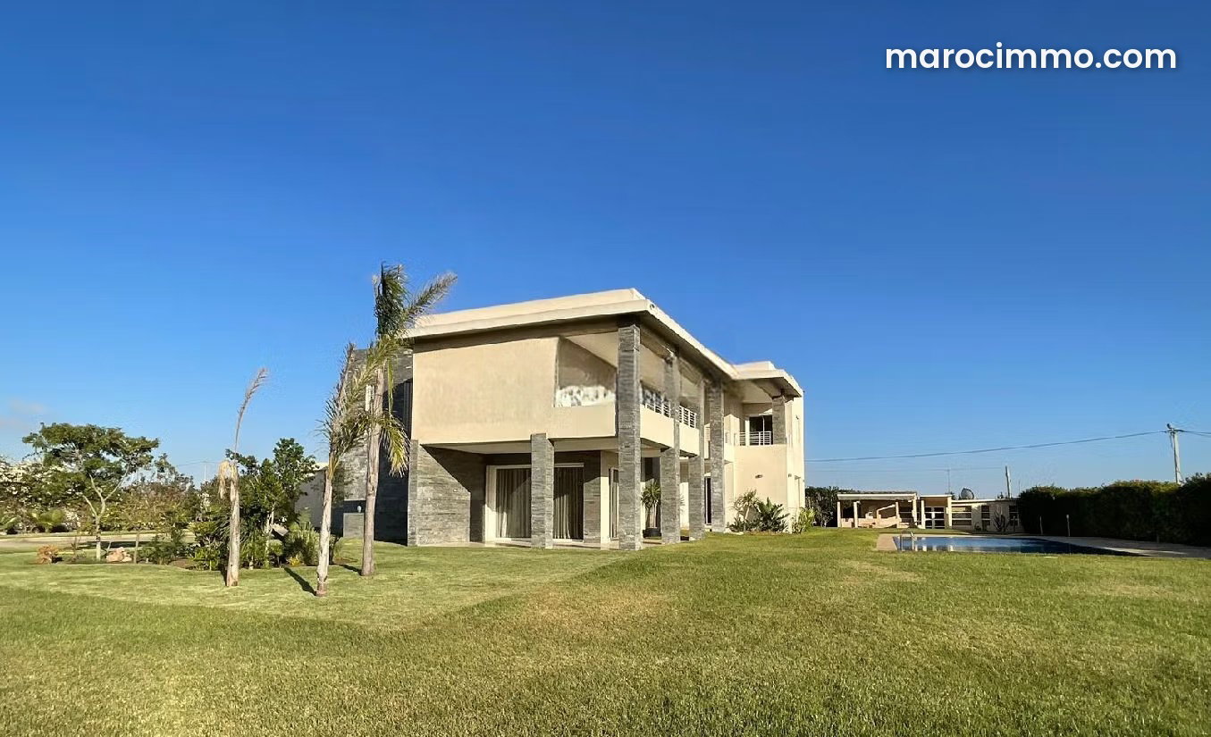 Villa à vendre à Nouaceur, grand terrain et espace de vie — Nouaceur