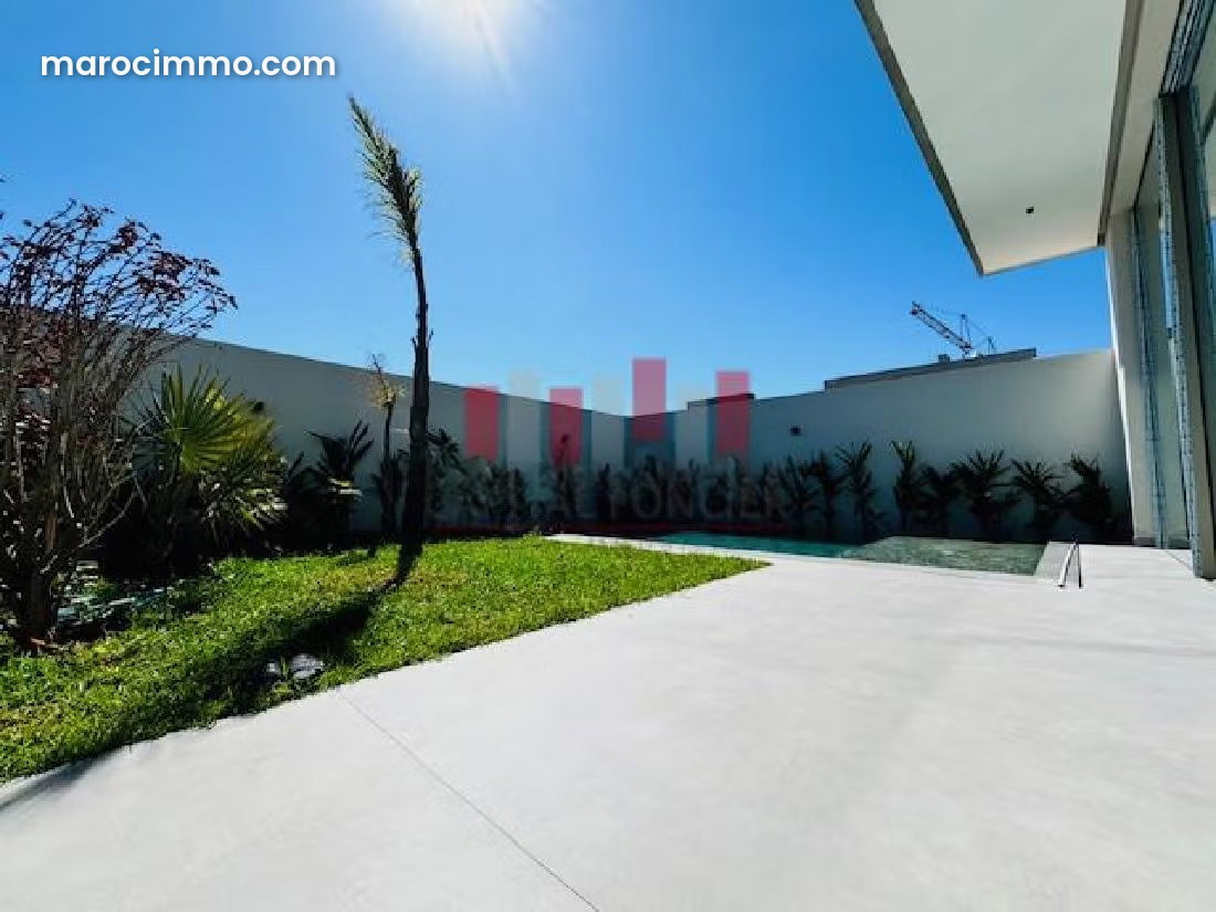 Brand-New 300 m² Villa with Pool and Garden, Aïn Diab, Casablanca — Casablanca