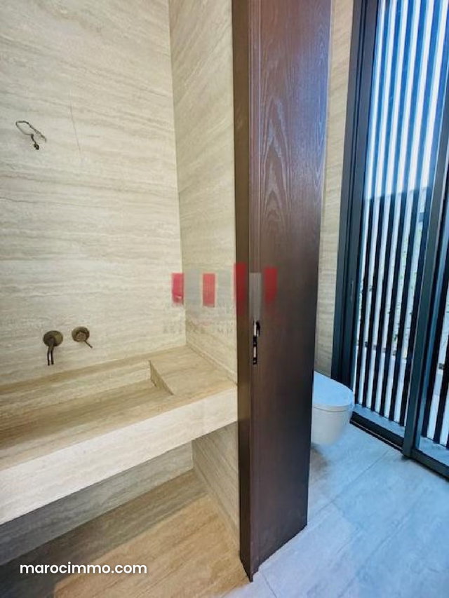 Luxury Villa for Rent in Ain Diab. 4 Bedrooms. Fully Equipped with Pool and Fireplace — 3