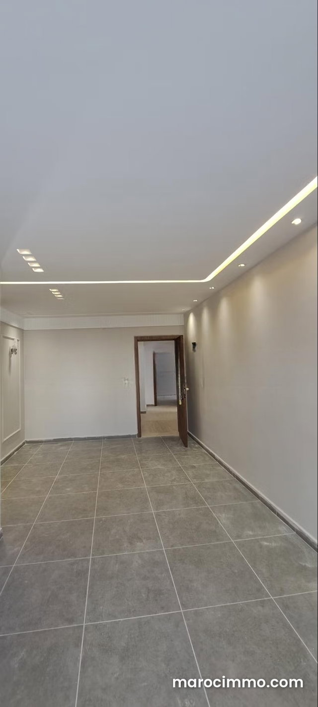 Superbe appartement à vendre à Martil. 2 chambres agréables. Meublé — 3