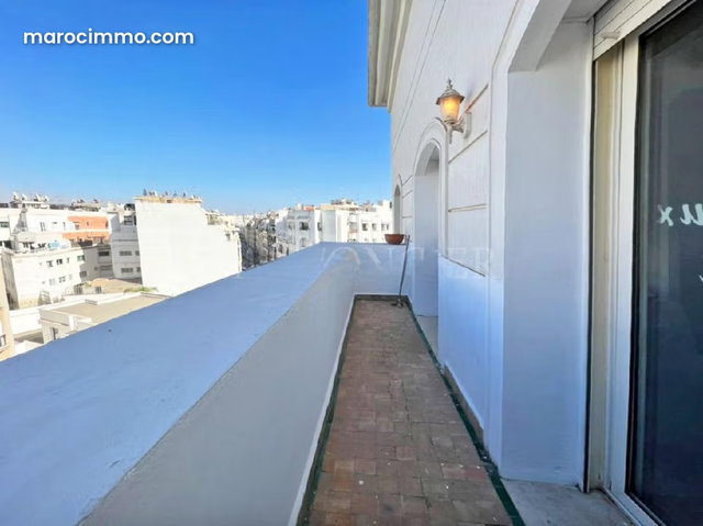Location studio meublé 70m2 avec terrasse Triangle d'Or, Casablanca — 2