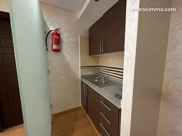 Offices for rent in Maârif. 60 m² surface. Double glazing windows and steel door — 5