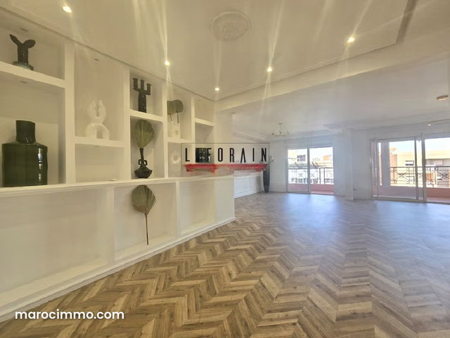 Appartement Blanc de 160 m² à Vendre — 3